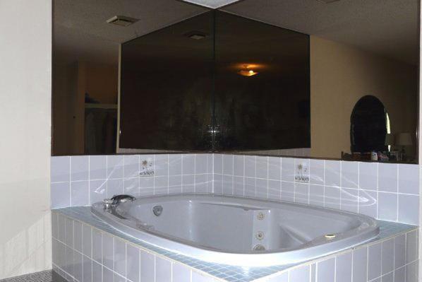 Tropicana Inn Niagara Falls Rom bilde